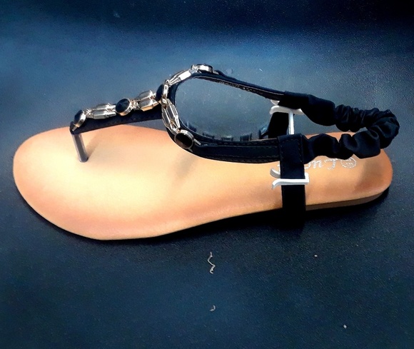 Sandals (MY WHOLE CLOSET IS ANY 2 FOR $15. JUST BUNDLE AND SEND OFFER) - Picture 2 of 4